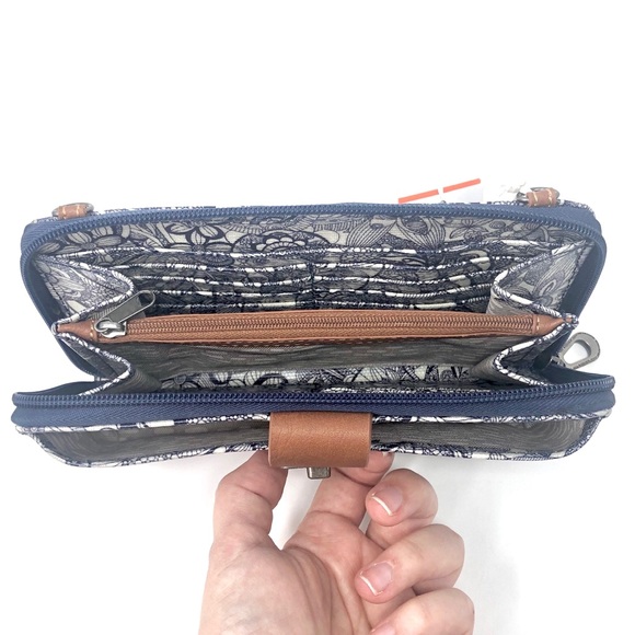 Sakroots Spirit Desert Smartphone Wristlet Wallet - Picture 8 of 16